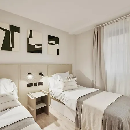 élégante Maisonruebayron Aparthotel Parigi